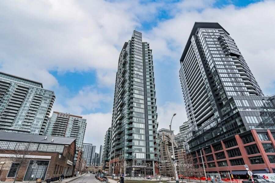 Property Photo: 150 East Liberty Street 1605 ON M6K 3R5