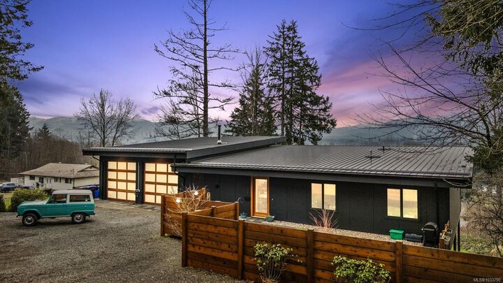 4721 Island Hwy — photo 1