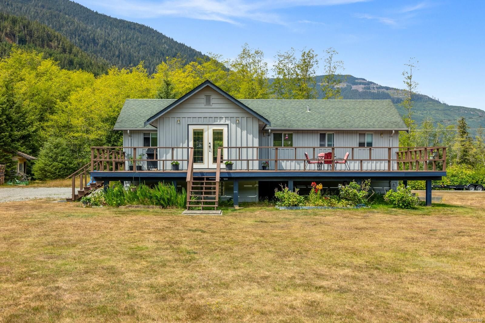 Property Photo:  843 Sayward Rd  BC V0P 1R0 