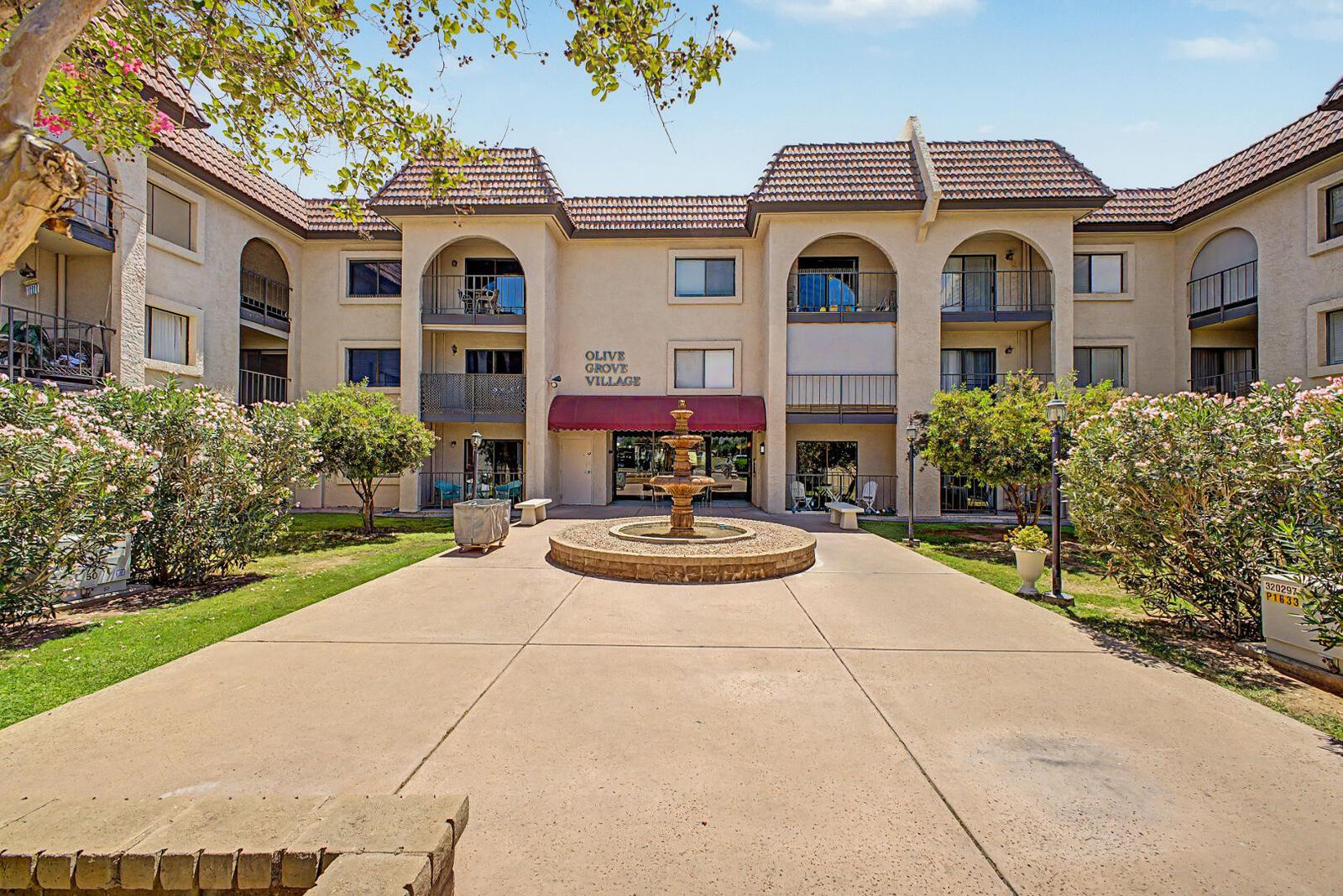 Property Photo: 3033 E Devonshire Avenue 3031 AZ 85016