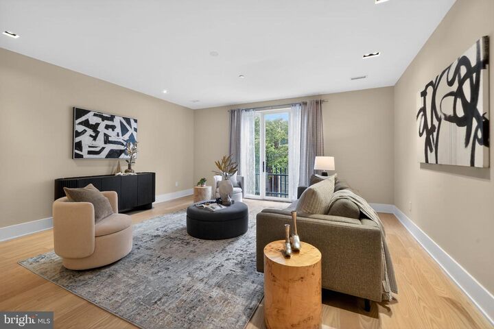 Property Photo:  2110 Sansom Street 12  PA 19103 