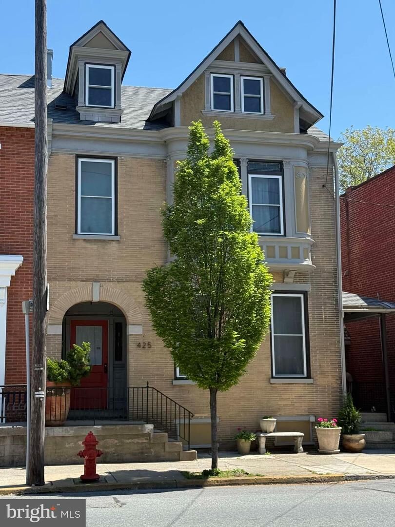 Property Photo:  425 N Queen Street  PA 17603 