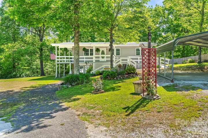 Property Photo:  106 Silverstone Drive  NC 28752 