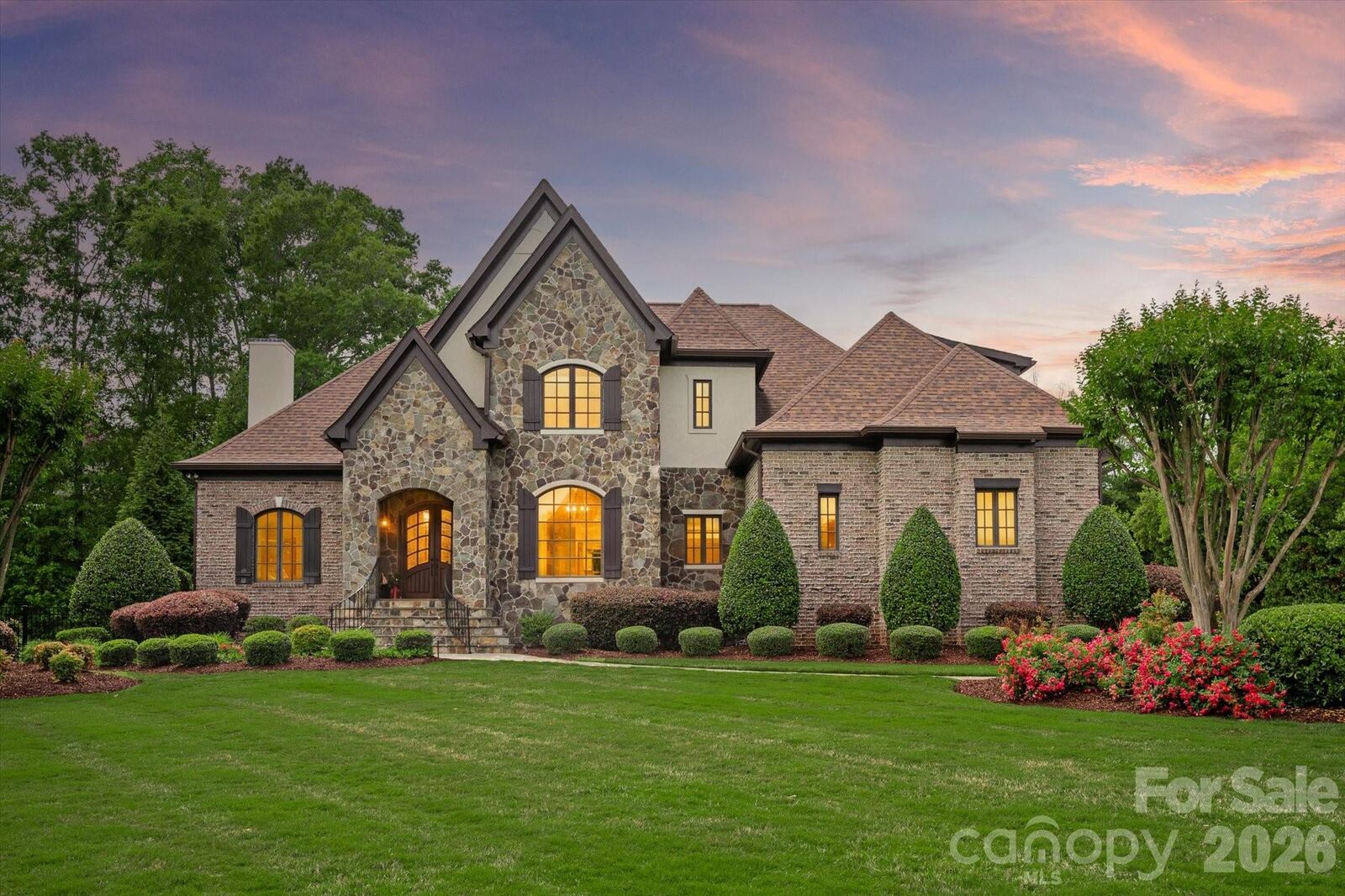Property Photo:  1304 Lookout Circle  NC 28173 