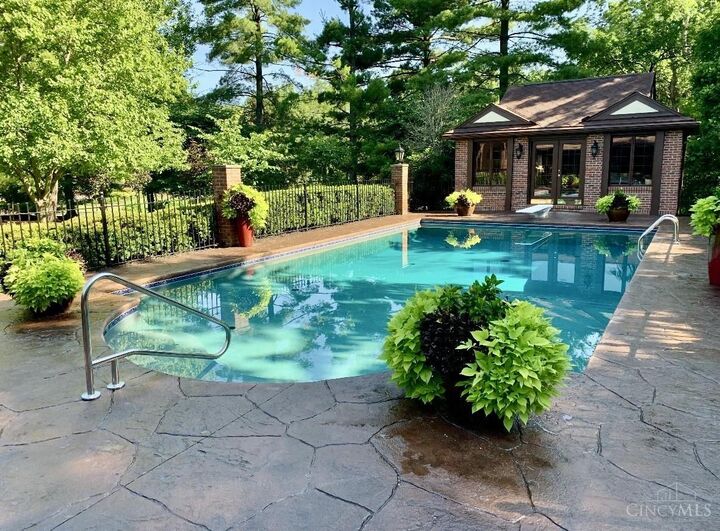 Property Photo: 9 Little Creek Lane OH 45246