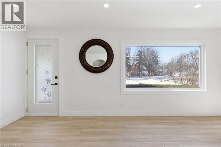 Photo de la propriété: 74 Freelton Road ON L8B 0Z3