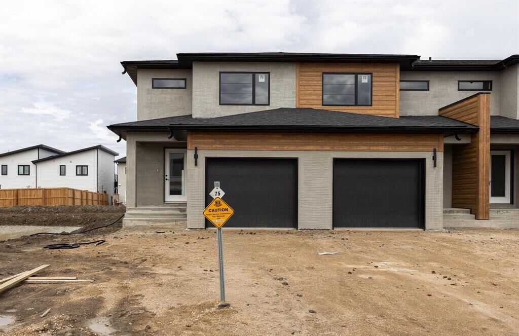 Property Photo:  75 Kootenay Way  MB R5G 2Y1 