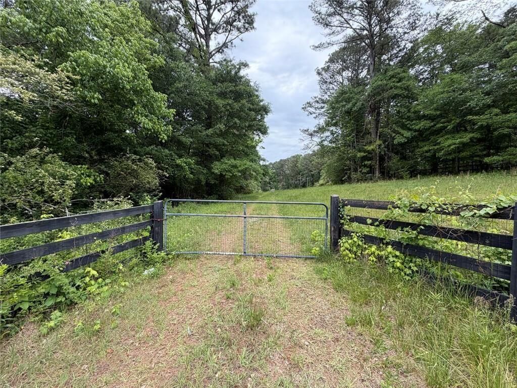 Property Photo:  565 Avery Road  GA 30115 