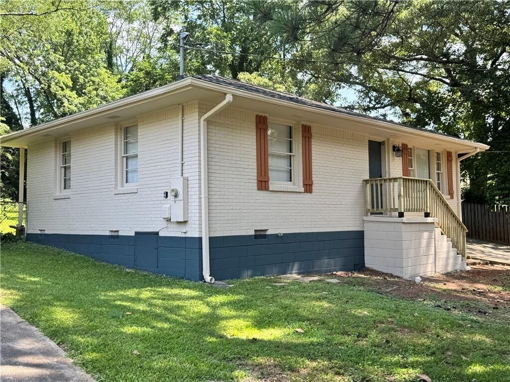 Property Photo: 2076 W Flat Shoals Terrace GA 30034
