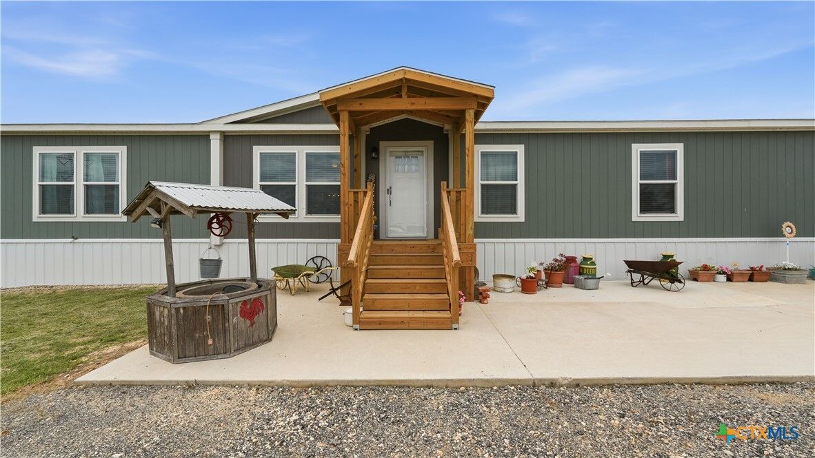 Property Photo:  1576 Settlers Way 2  TX 78155 