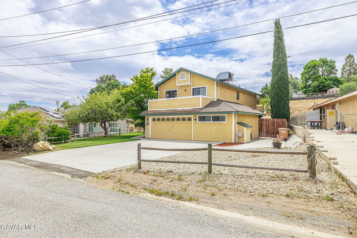 Property Photo:  22812 Retreat Place  CA 93561 