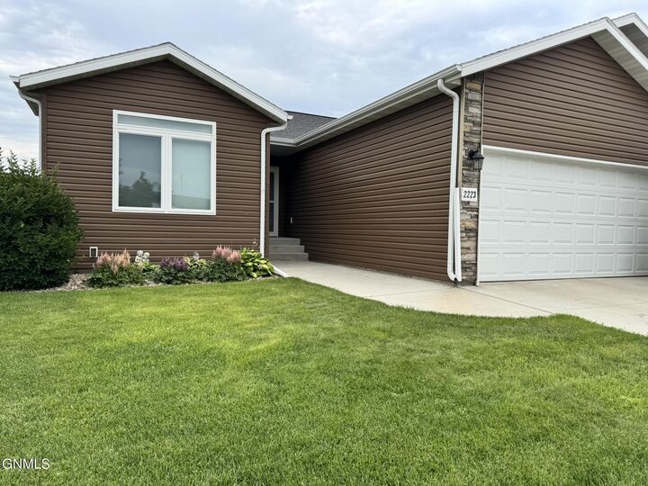 Property Photo:  2223 Bridgeview Court SE  ND 58554 
