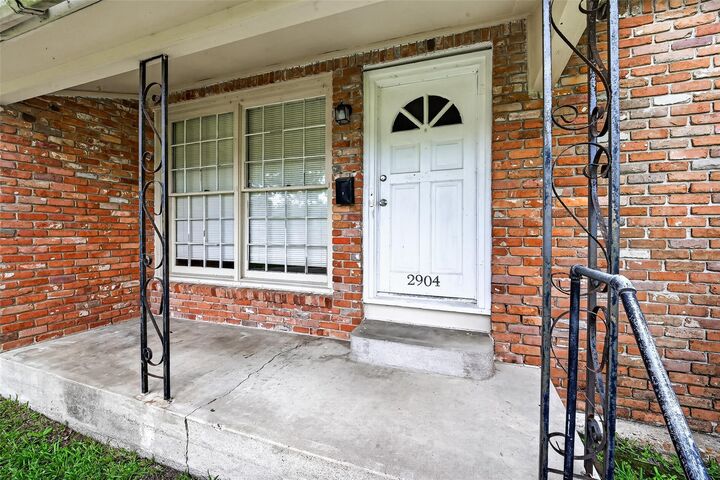 Property Photo:  2904 Fannin Street  TX 77568 
