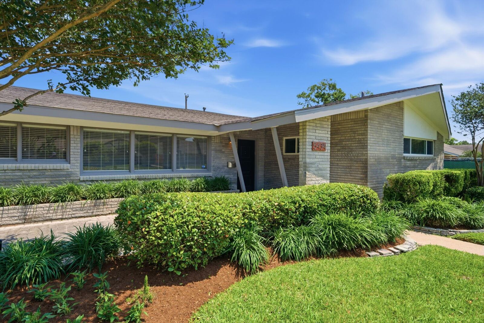 Property Photo:  5434 Valkeith Drive  TX 77096 
