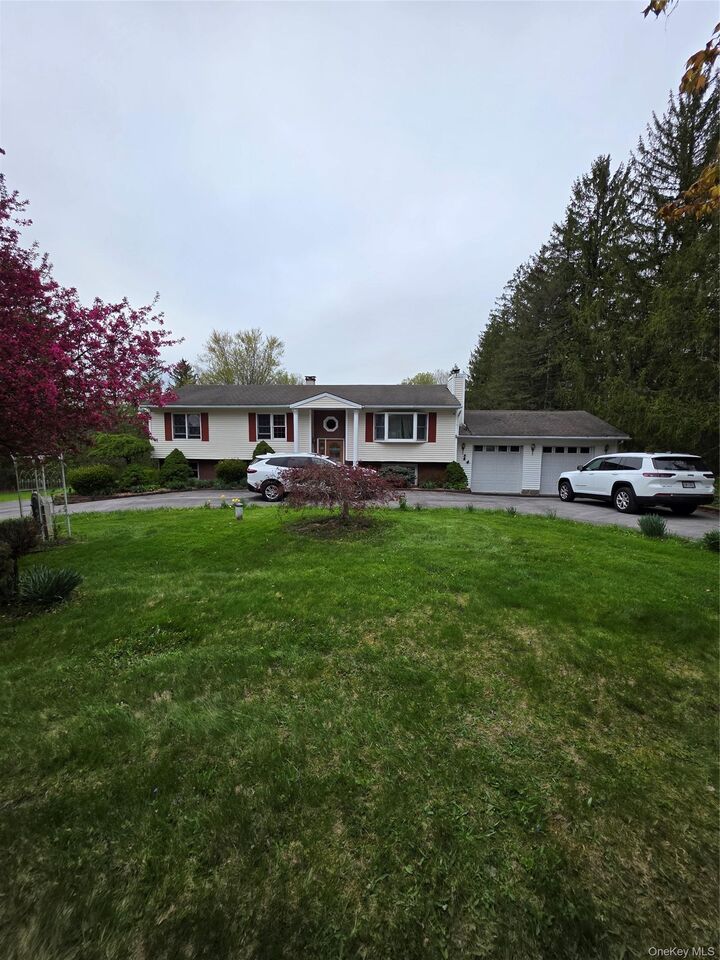 Property Photo:  1 Ohare Drive  NY 12540 