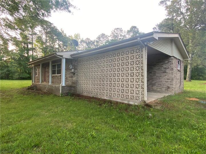 Property Photo:  1820 Walnut Road  AL 35654 