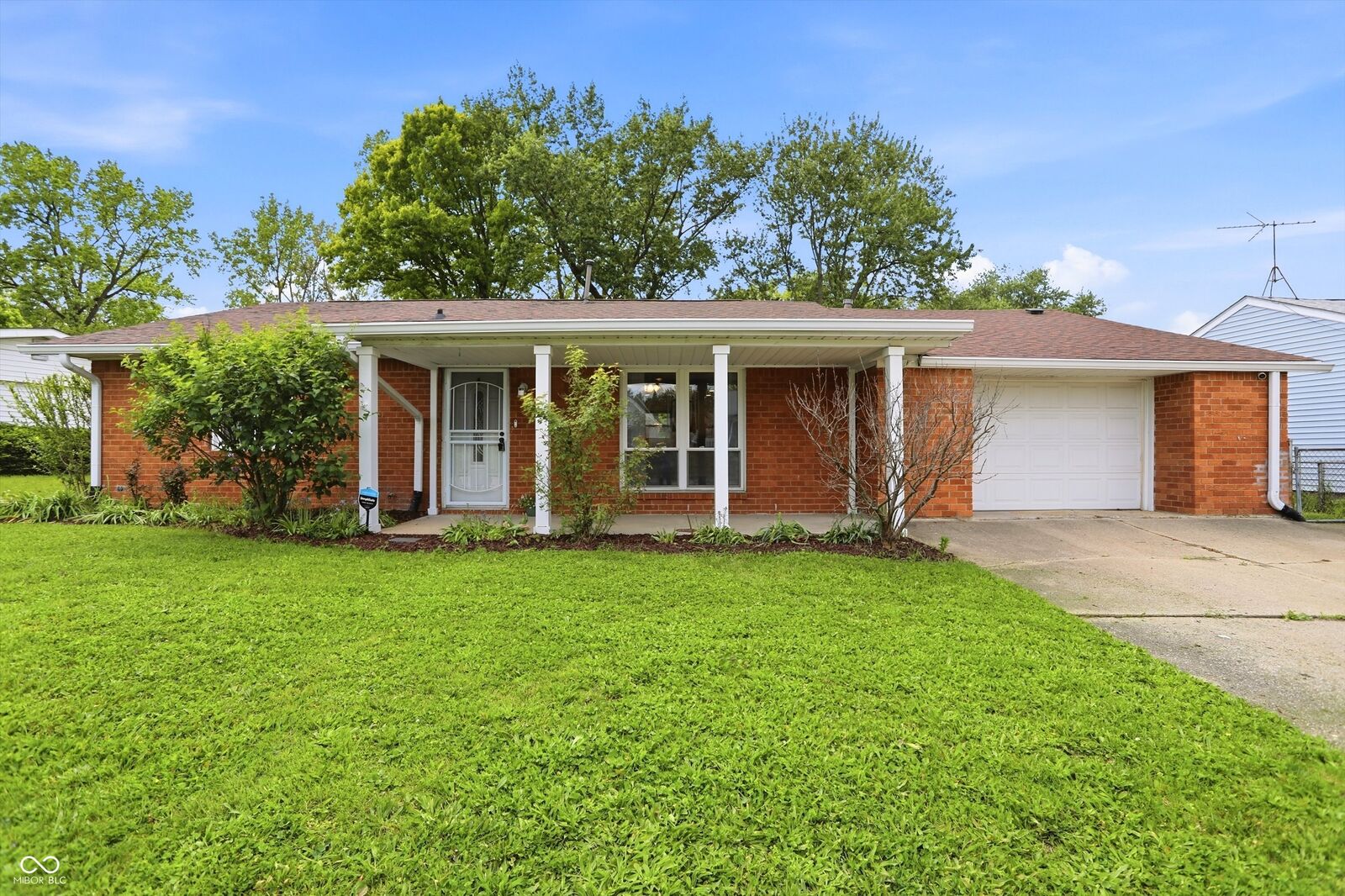 Property Photo: 2932 S Parker Avenue IN 46203