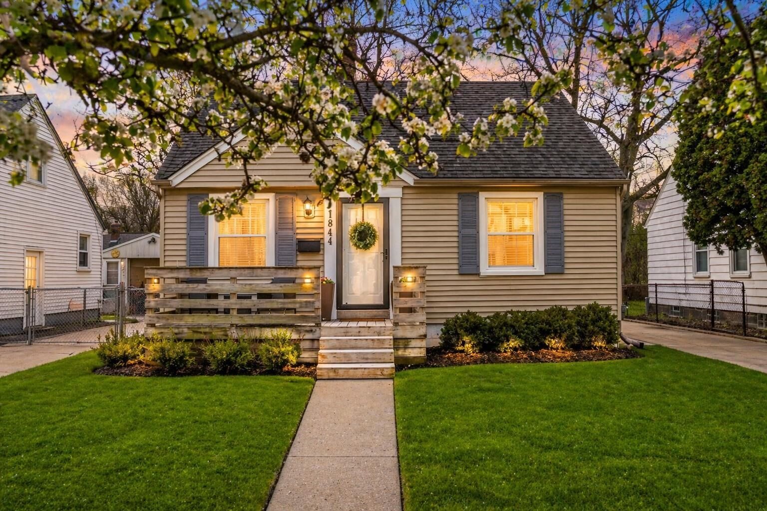 Property Photo:  1844 Haynes Street Street  MI 48009 