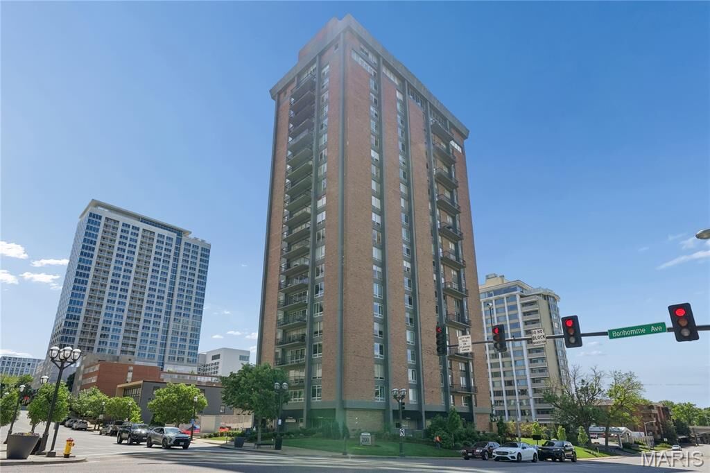 Property Photo:  200 S Brentwood Boulevard 7F  MO 63105 