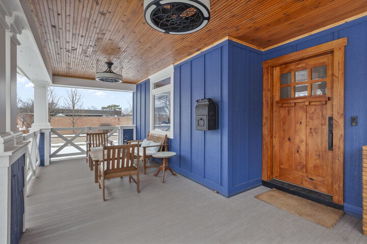 Property Photo:  205 W Cook Avenue  IL 60048 