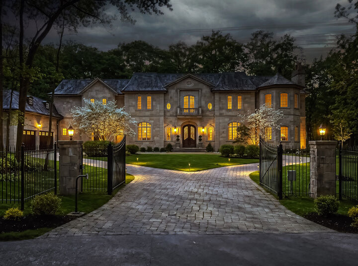 Property Photo:  