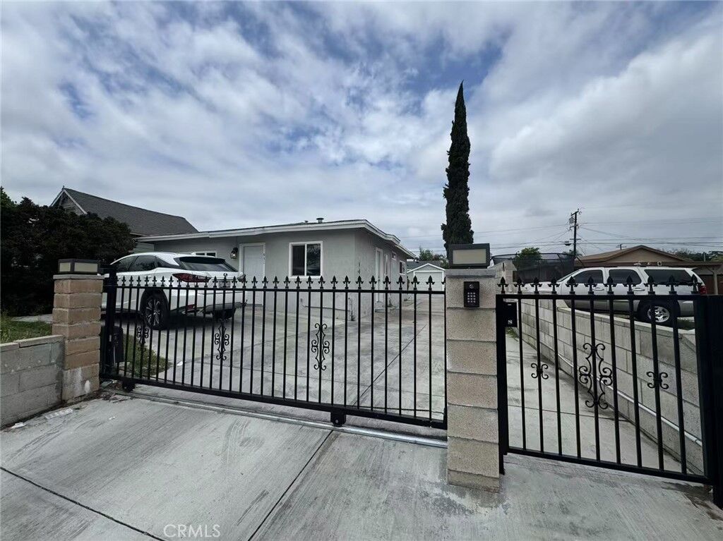 Property Photo:  951 E Elma Street  CA 91764 