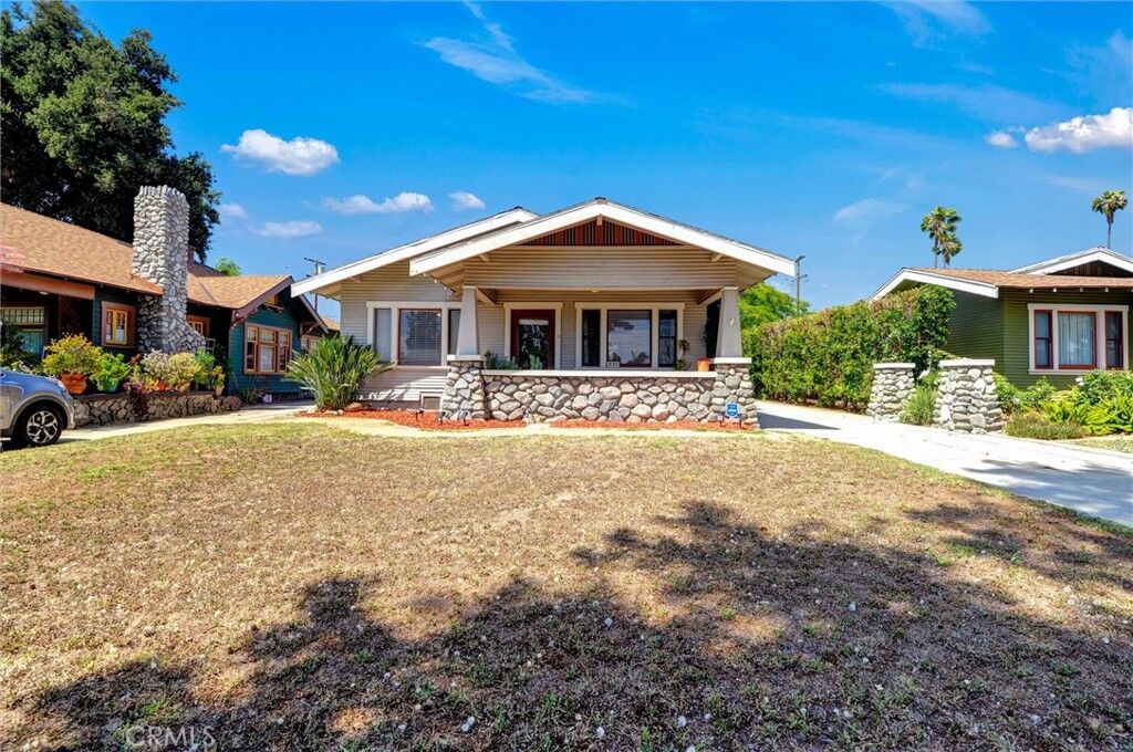 Property Photo:  551 E Columbia  CA 91767 