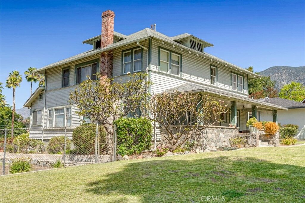 Property Photo:  425 N Canyon  CA 91016 
