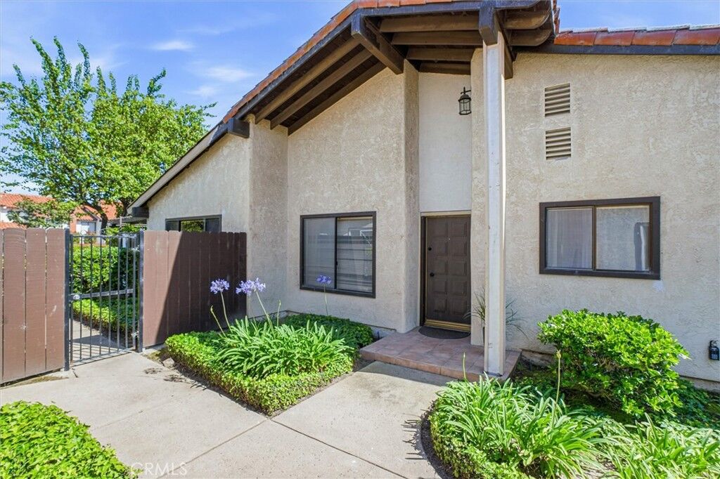 Property Photo:  166 Tallyho  CA 93455 