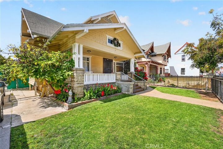 Property Photo:  1131 Echo Park Ave  CA 90026 