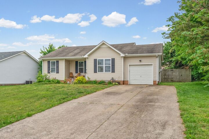 Property Photo: 3220 N Senseney Cir TN 37042