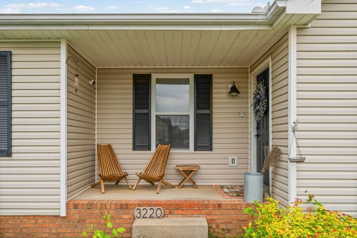 Property Photo:  3220 N Senseney Cir  TN 37042 