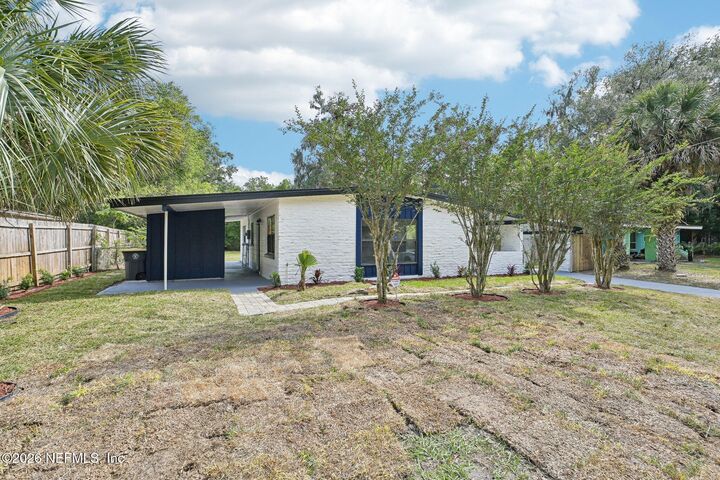 Property Photo: 5444 Keystone Drive S FL 32207