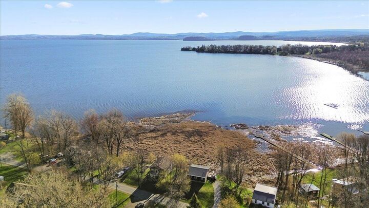 Property Photo:  68 Whitecap Road  VT 05446 