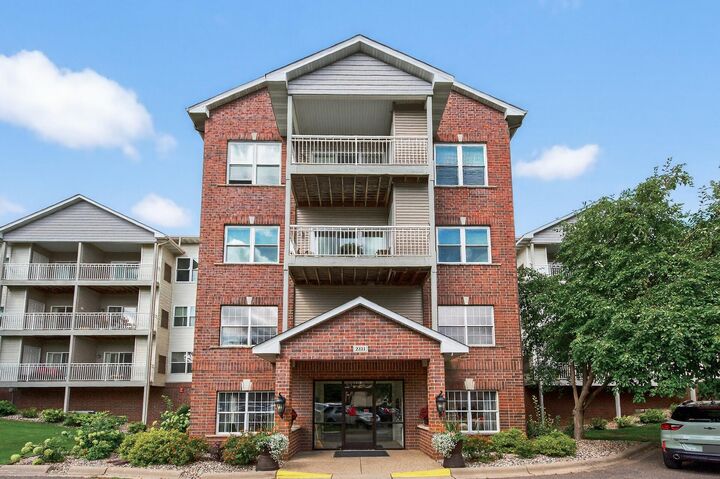 Property Photo:  2231 Penn Place 120  MN 55109 