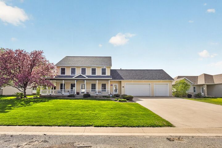 Property Photo:  1009 5th Avenue NW  MN 55920 