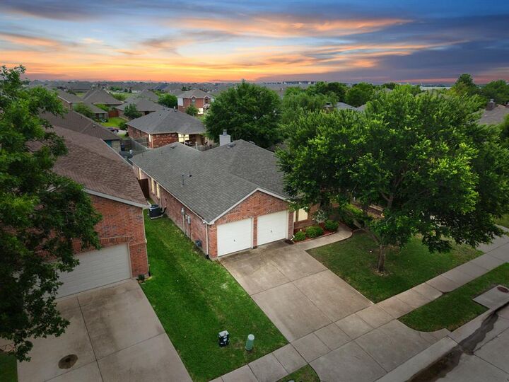 Property Photo:  513 Trailblazer Road  TX 75126 