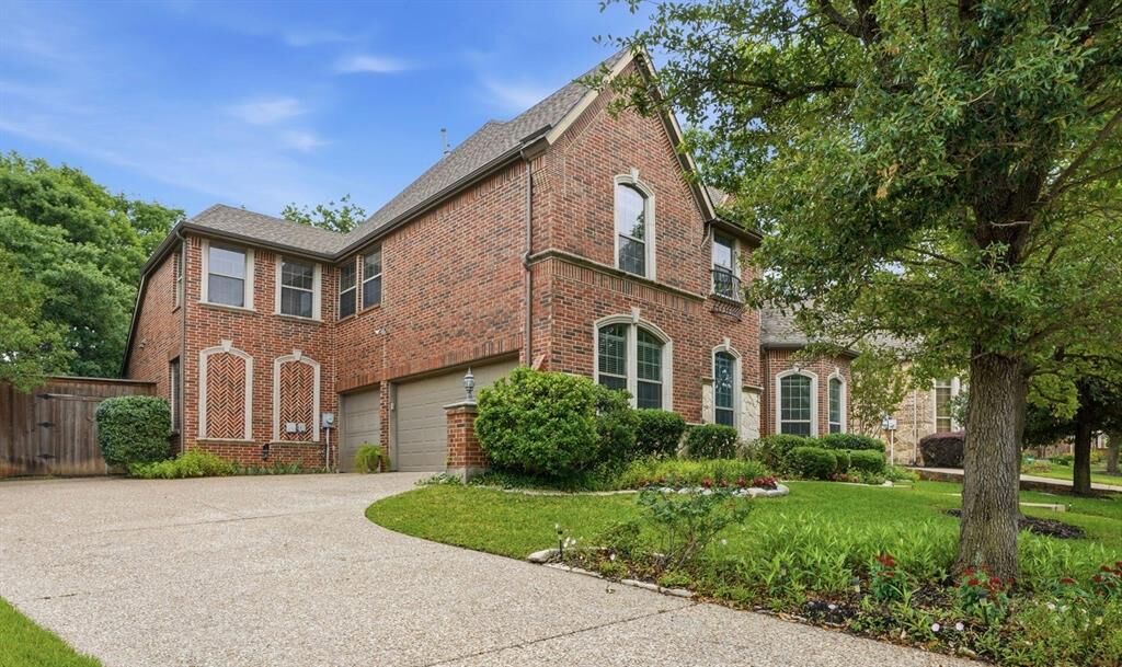 Property Photo:  815 Sandy Trail  TX 76248 