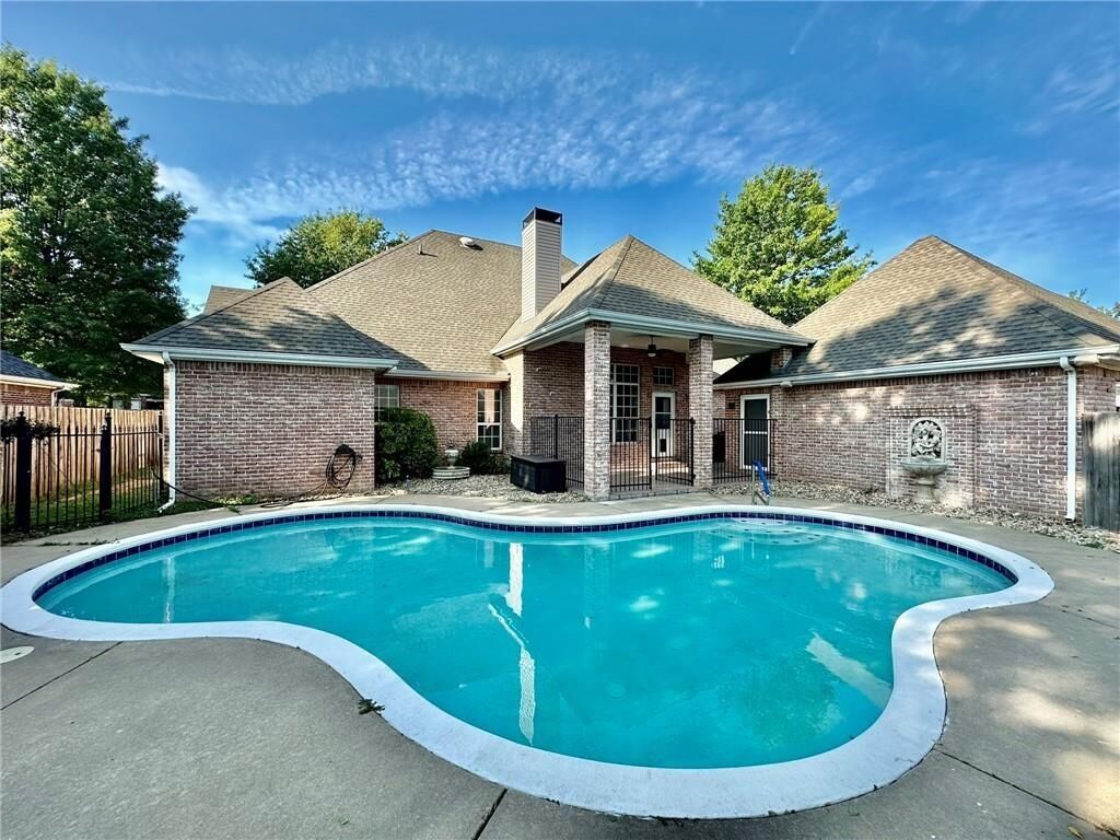 Property Photo:  4619 W Knollview Way  AR 72758 