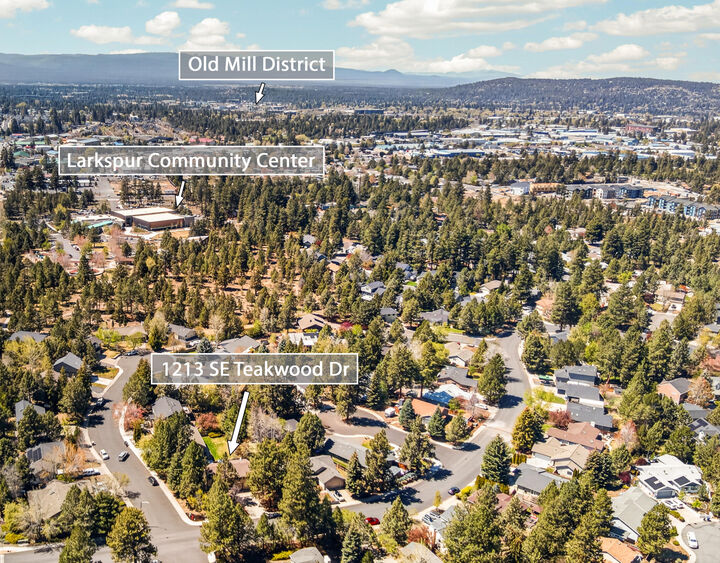 Property Photo:  1213 SE Teakwood Drive  OR 97702 