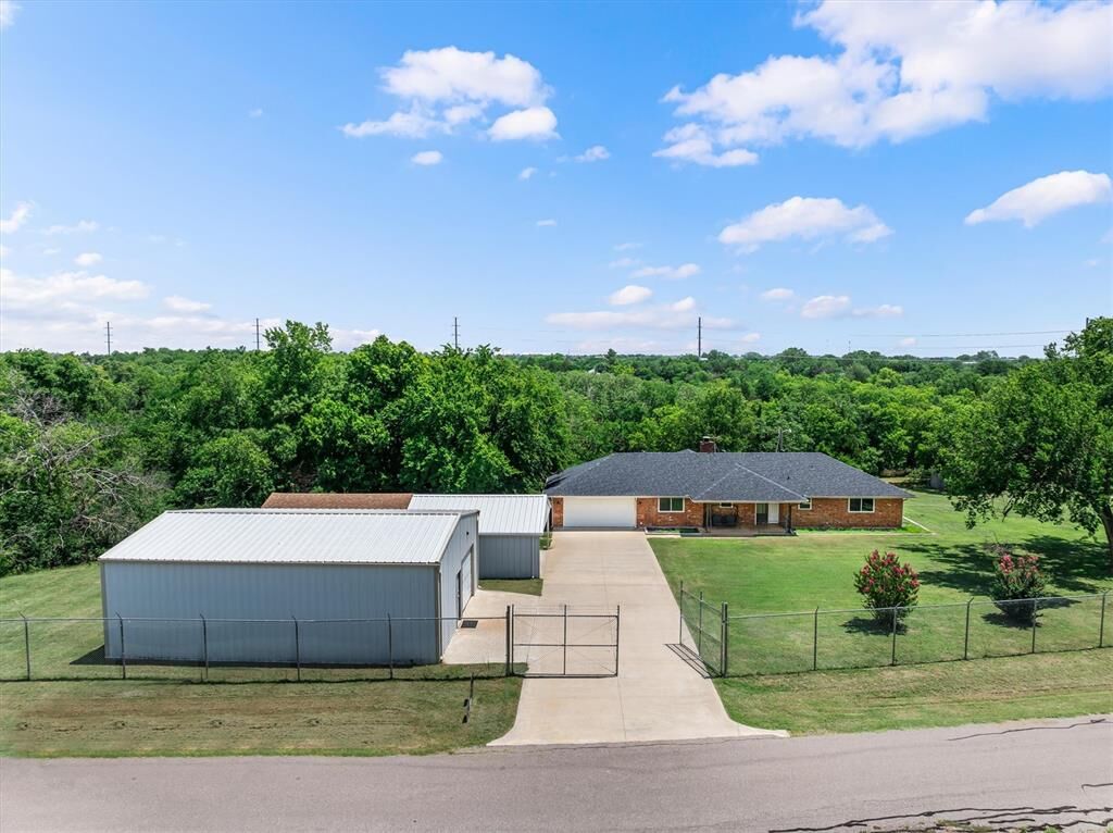 Property Photo:  400 Longview SW Drive  OK 73078 