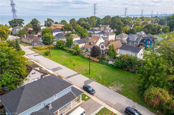 Property Photo:  11 Knapmans Drive  ON L8H 7E8 