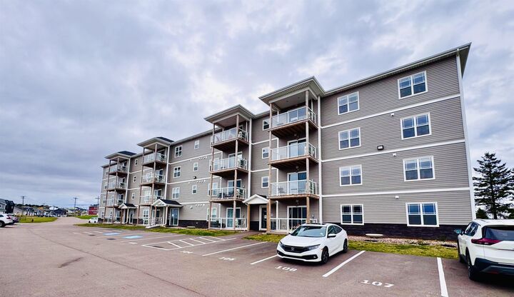 Property Photo: 24 Gilbert Drive 305 PE C1C 0W2