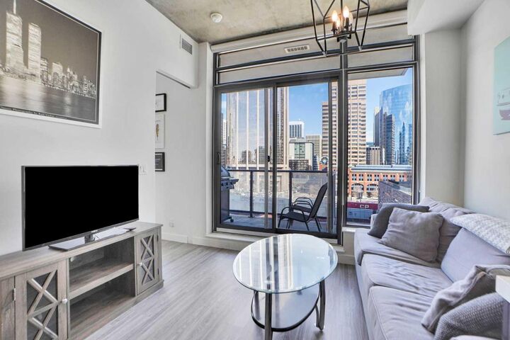 Property Photo: 1010 6 Street SW 605 AB T2R 0E2
