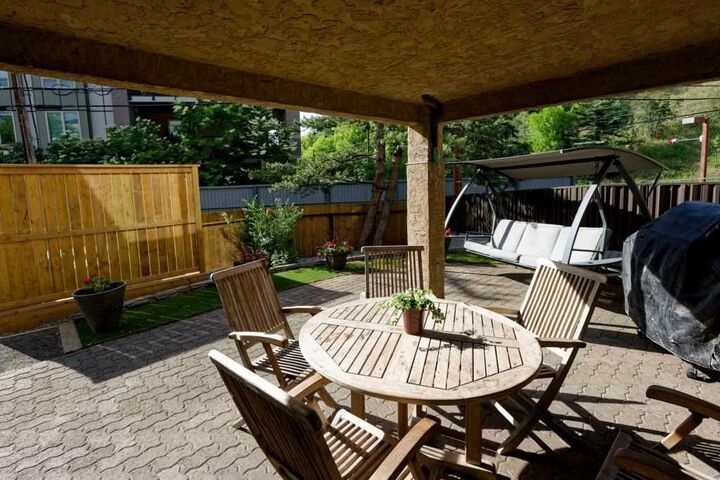 Property Photo:  808 4 Avenue NW 100  AB T2N 0M8 