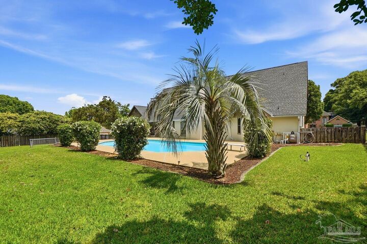 Property Photo:  1437 Kings Rd  FL 32533 