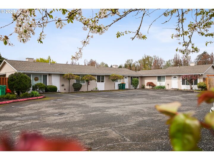 Property Photo:  1700 NE 231st Ct  OR 97060 