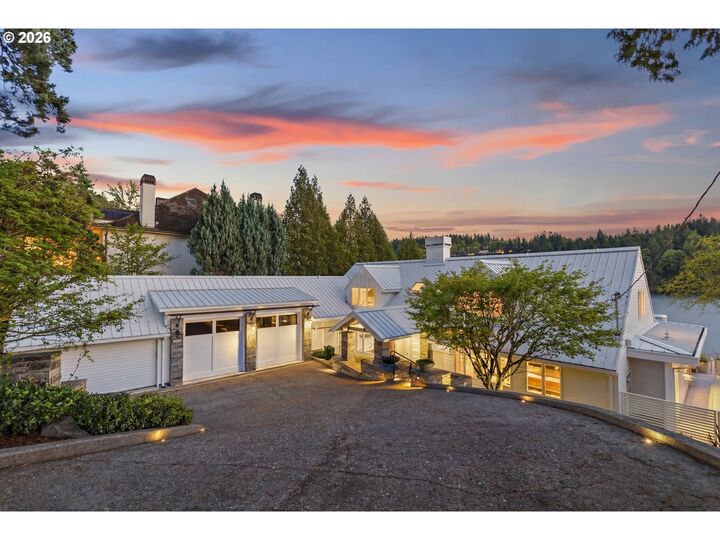 Property Photo:  2600 Summit Dr  OR 97034 