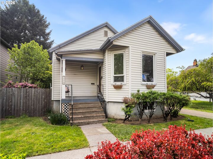 Property Photo:  3119 SE 26th Ave  OR 97202 