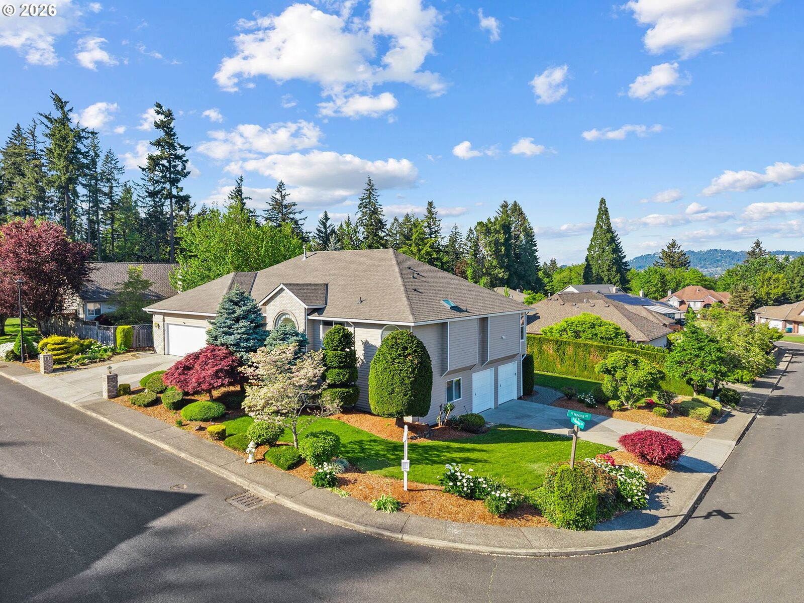 Property Photo:  6490 SE Norma Cir  OR 97267 